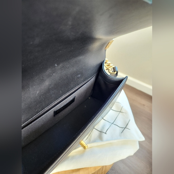 CHANEL Caviar Quilted Medium Boy Flap Black - Picture 5 of 15